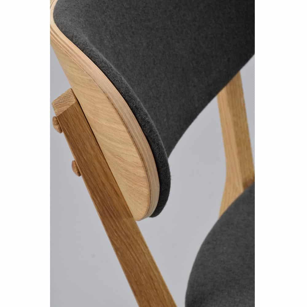 Kato-stol-gra-detalj